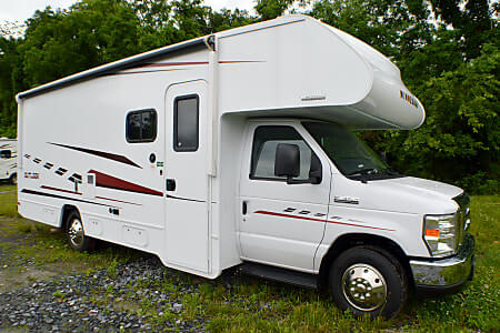 Winnebago Outlook 25J