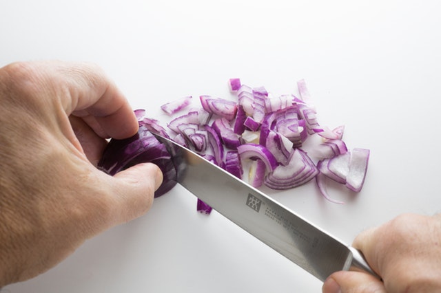 cooking-cutting-cutting-board-hands-244395